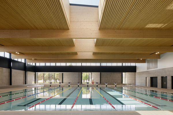 Redeveloped Melbourne pool opens in time for summer | ArchitectureAu