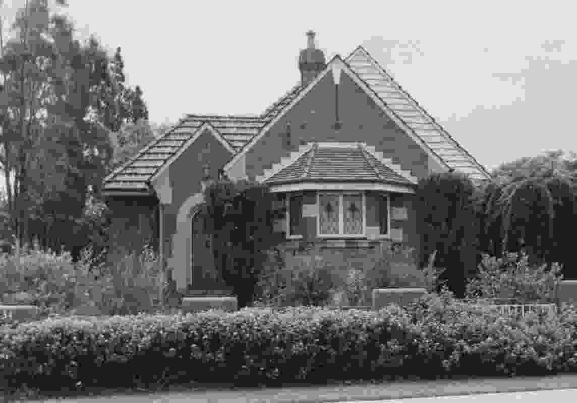 A house designed by architects Chambers and Ford, 1938.