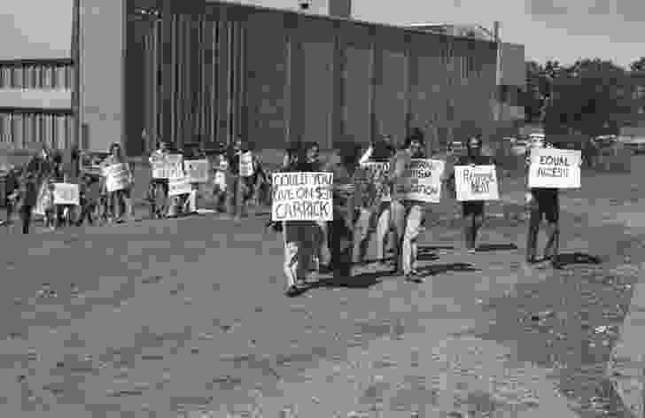 Students protesting as Senator Carrick, Minister for Education, visits the University of Wollongong, 1976 by University of Wollongong Archives, licensed under CC BY-NC-SA 2.0