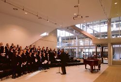 Ample natural
light is provided
in the lower-level
rehearsal rooms.