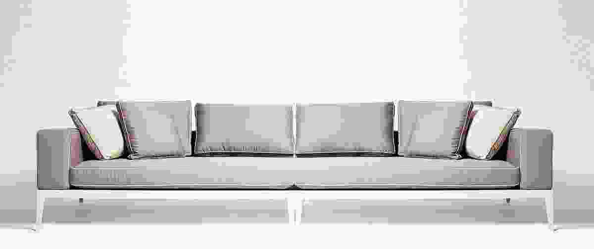 Balmoral sofa from Harbour Outdoor.