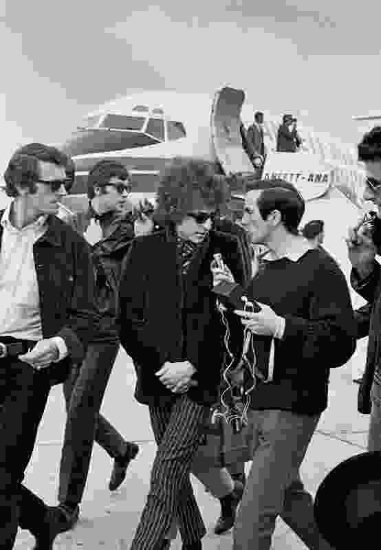 Bob Dylan arriving in Melbourne by John Gollings.
