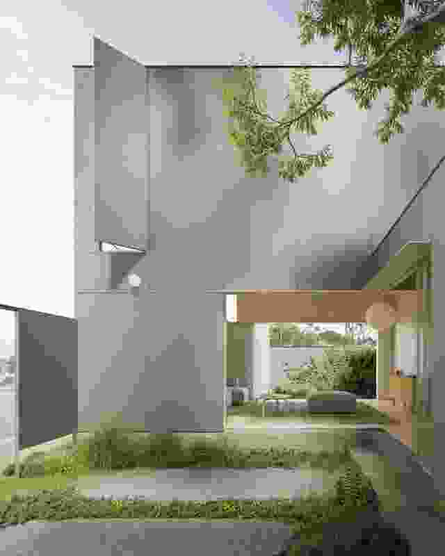Hardie™ Fine Texture Cladding on Corner House by architecture practice Retallack Thompson.