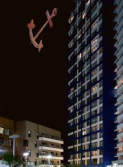 Neil
Dawson’s Anchor
at Melbourne’s
Docklands, with
lighting designed
by Electrolight.
Photograph
Shannon McGrath.