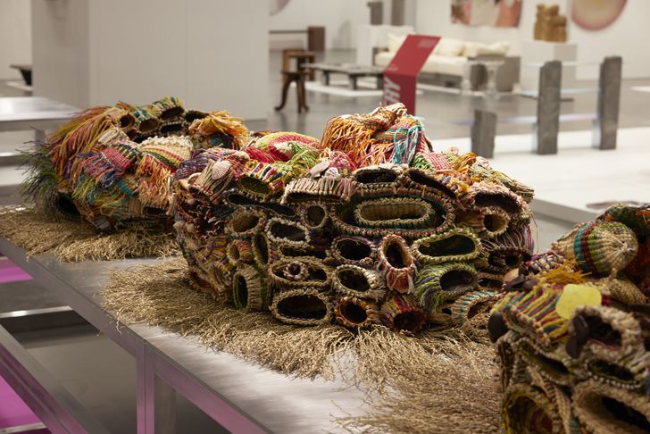 آثار پائولا ساویج در فو،، نمایشگاه طراحی ملبورن 2023 به نمایش گذاشته شد.