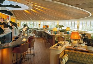 Rattan panels accentuate the form of the ceiling and are a reminder of “a straw hat that would have been worn on a paddle steamer.”