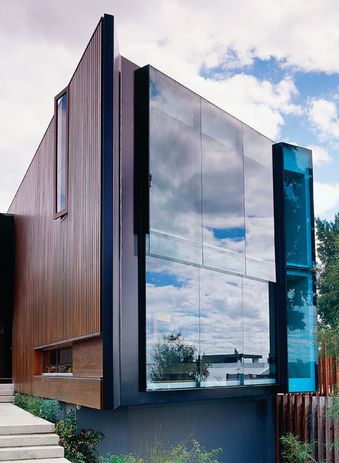 A detail section of City Hill House highlights John Wardle Architects’ aversion to turning the corner.