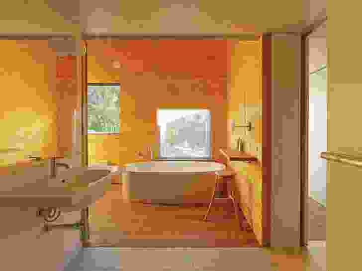 A room is dedicated to the act of bathing. An opening allows connection to the outdoors via a flyscreen.