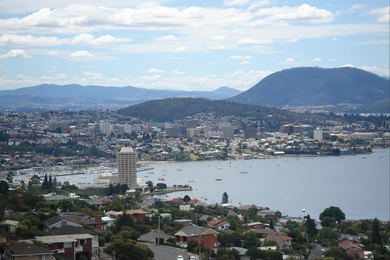 Hobart CBD by Aaroncrick, licensed under CC BY 3.0