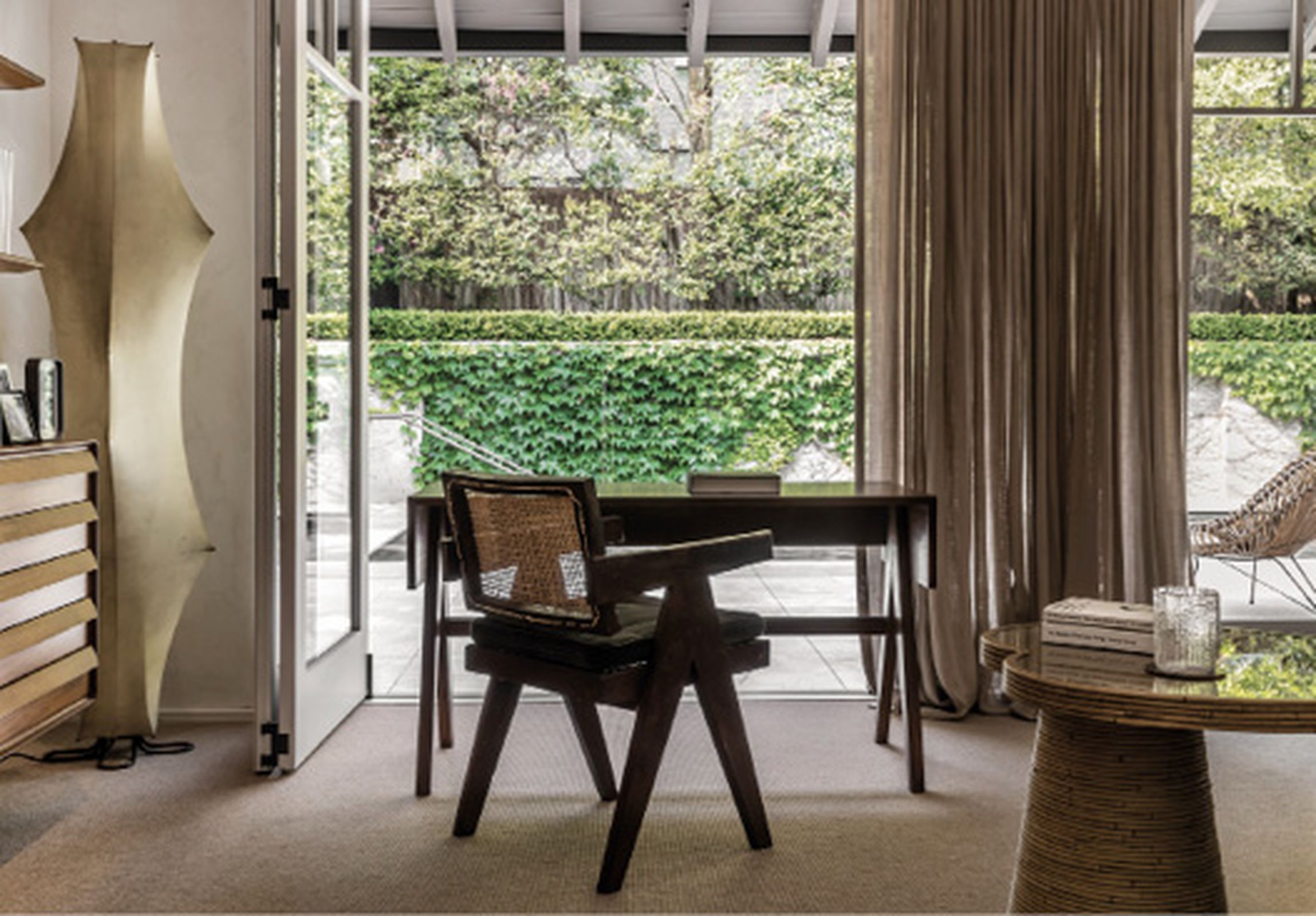 Cameron’s holistic approach to Braelin, the home of two art collectors, combined vintage and contemporary pieces with bespoke designs, including a concrete and bronzed brass fire hearth.