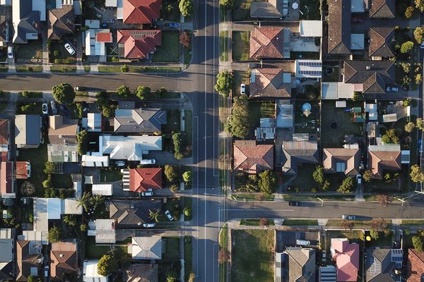 The Building Up and Moving Out report recommends that the federal government take a greater role in planning for the future of Australia's cities and regions.