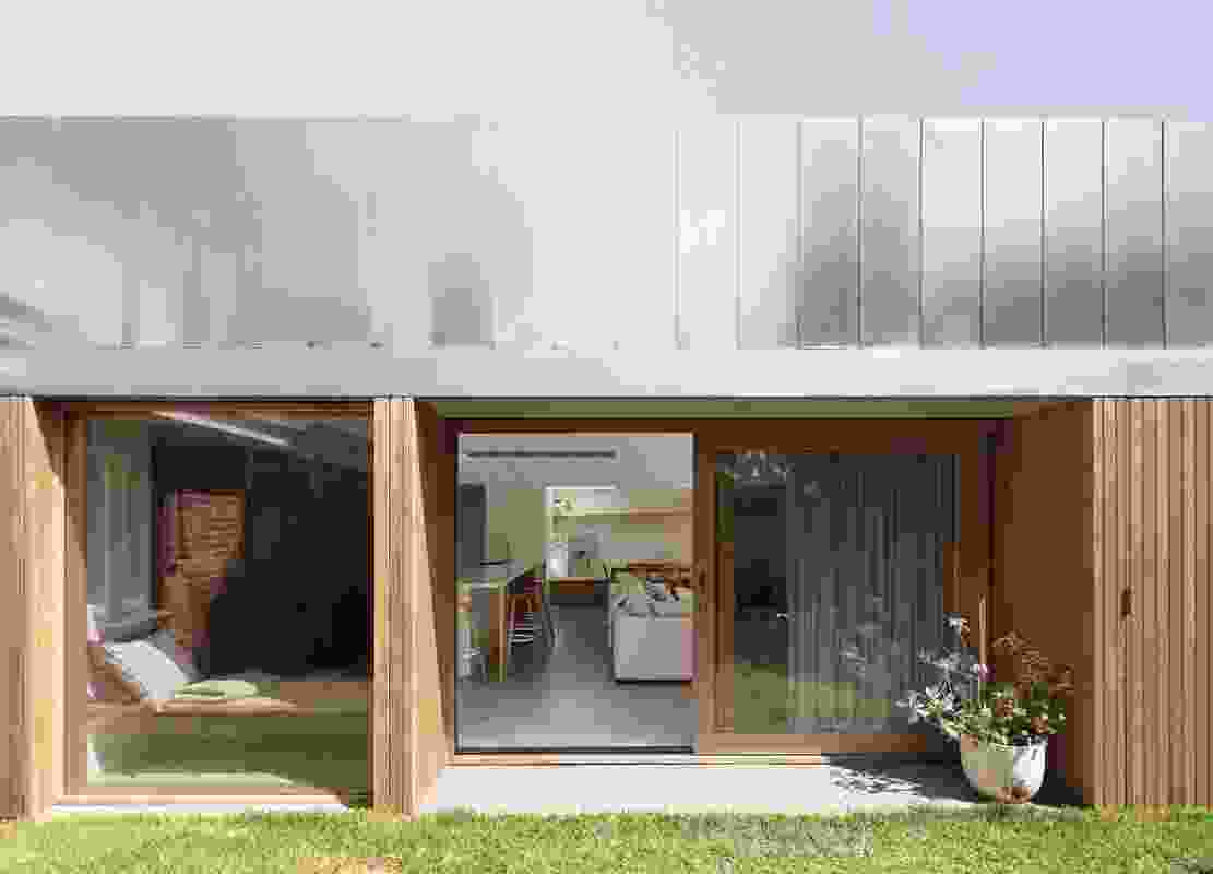 A double-skin envelope, inspired by Passivhaus principles, increases thermal separation between inside and outside.
