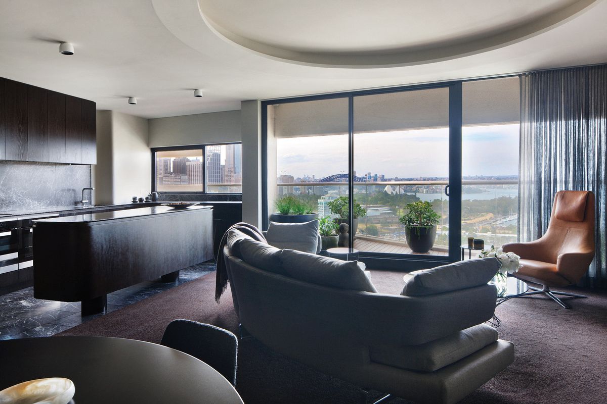 LA Luxury Penthouse Apartments w Floor-to-Ceiling Windows - Spacious Modern Penthouse Apartment With Coffered Ceilings