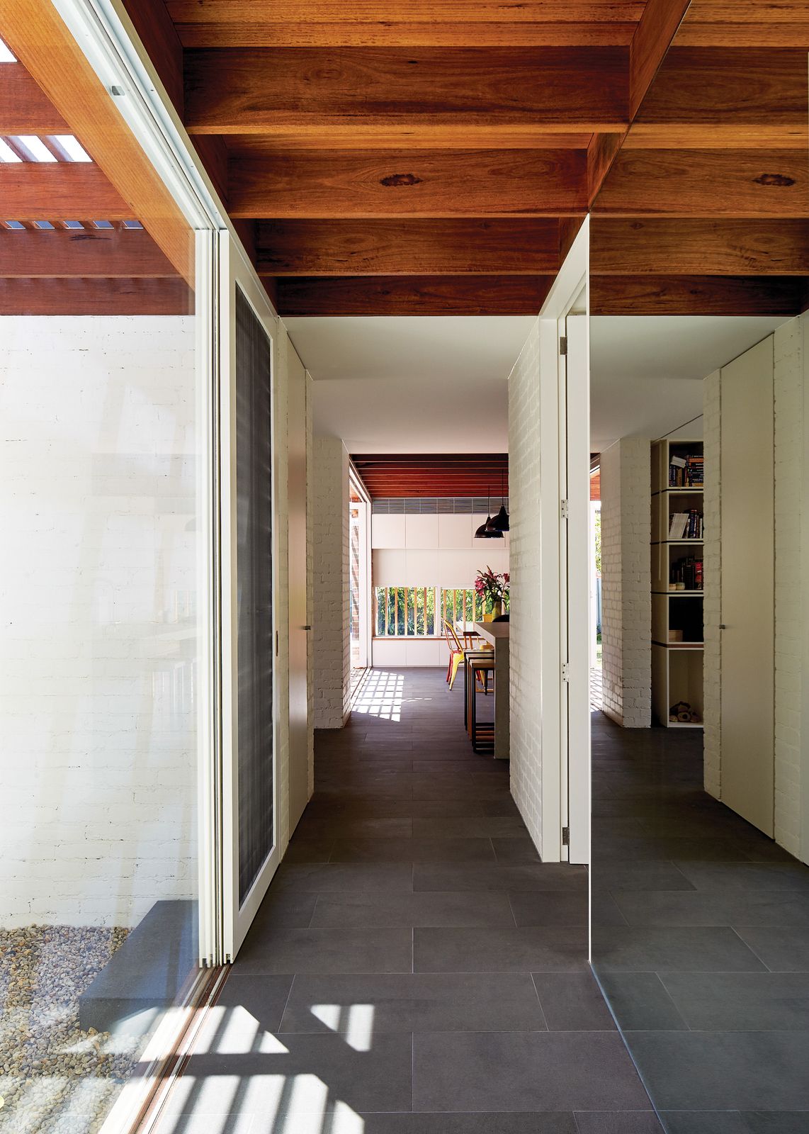 Weaving in and out: Miller House | ArchitectureAu