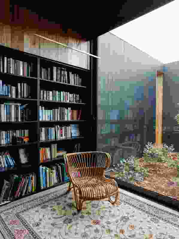Part of the client’s brief was that the house should make space for a collection of antique books, the same which influenced the overall design of the building. The library looks out onto one of the four courtyards. 