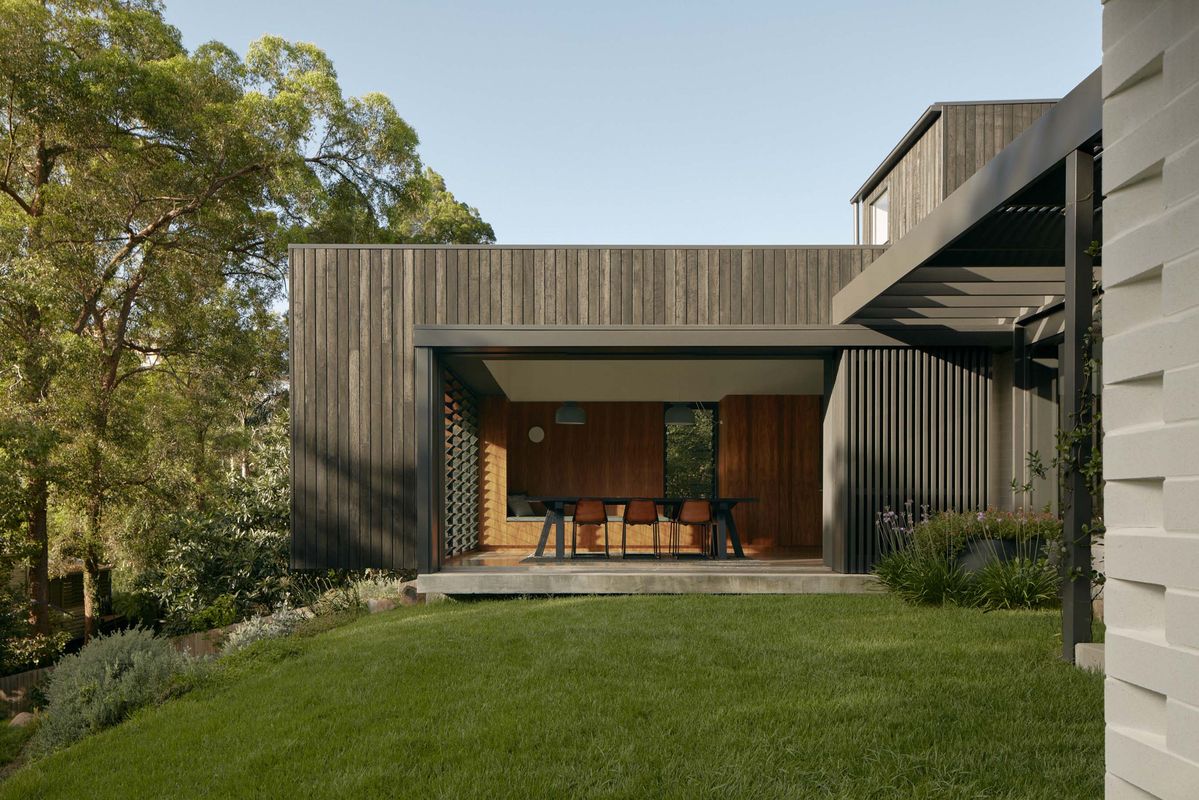 ‘Magnetism of the landscape’: Poinciana House | ArchitectureAU