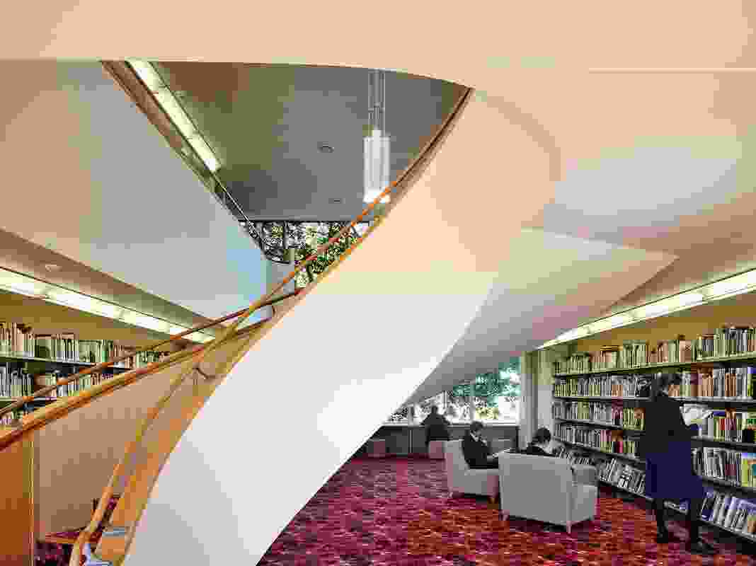 The library rooms are comprised of two-storey volumes connected by sweeping staircases.