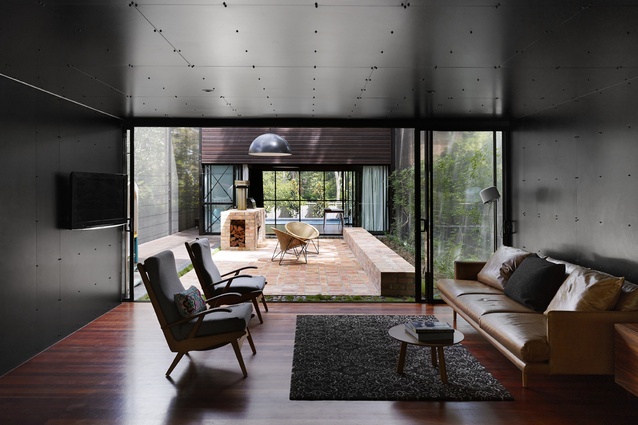 Oxlade Drive House by James Russell Architect.
