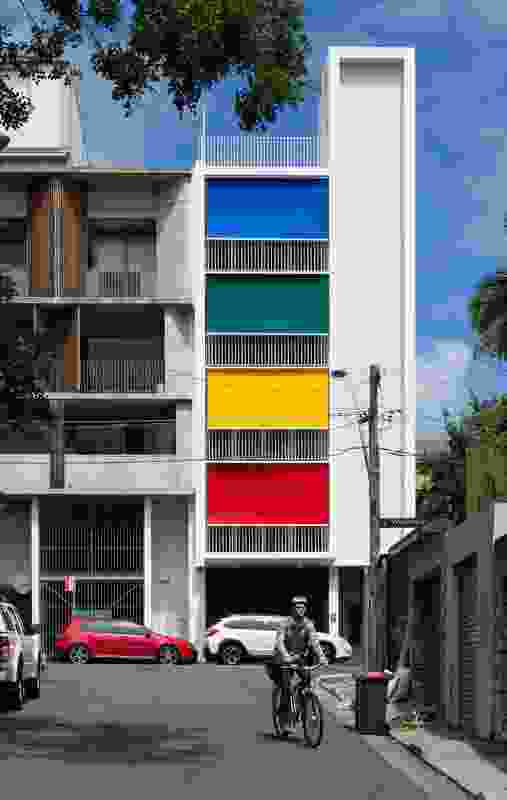 The coloured blinds on the facade offer a cheerful gesture to the dense inner-urban neighbourhood.