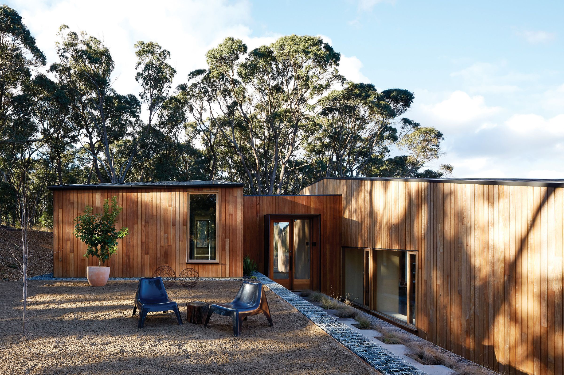 Two Close House ‘A neat trick’: Two Halves House | ArchitectureAu