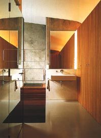 Ensuite to the main bedroom.