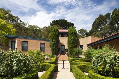 Merli House is inwardly focused on a beautifully planted courtyard, which serves as a sanctum for the family and an occasional venue for open days and wine-tasting events.