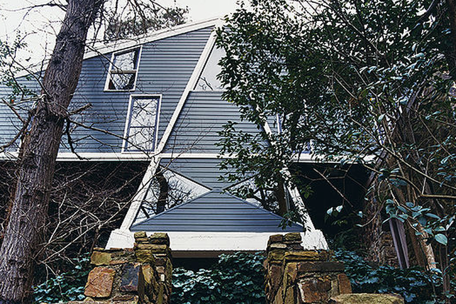 Beach house architecture with Peter McIntyre ArchitectureAU