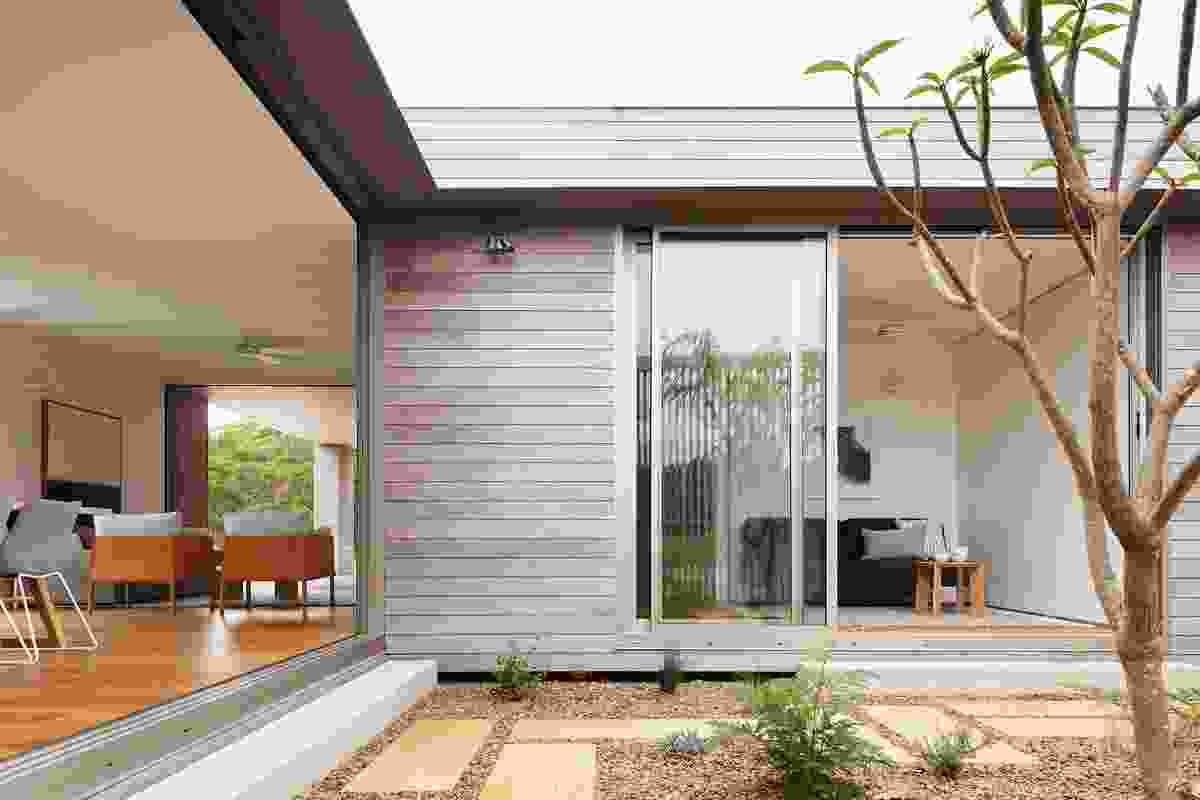 A screened courtyard and outdoor room – akin to a wide verandah – ensure strong connections to site.